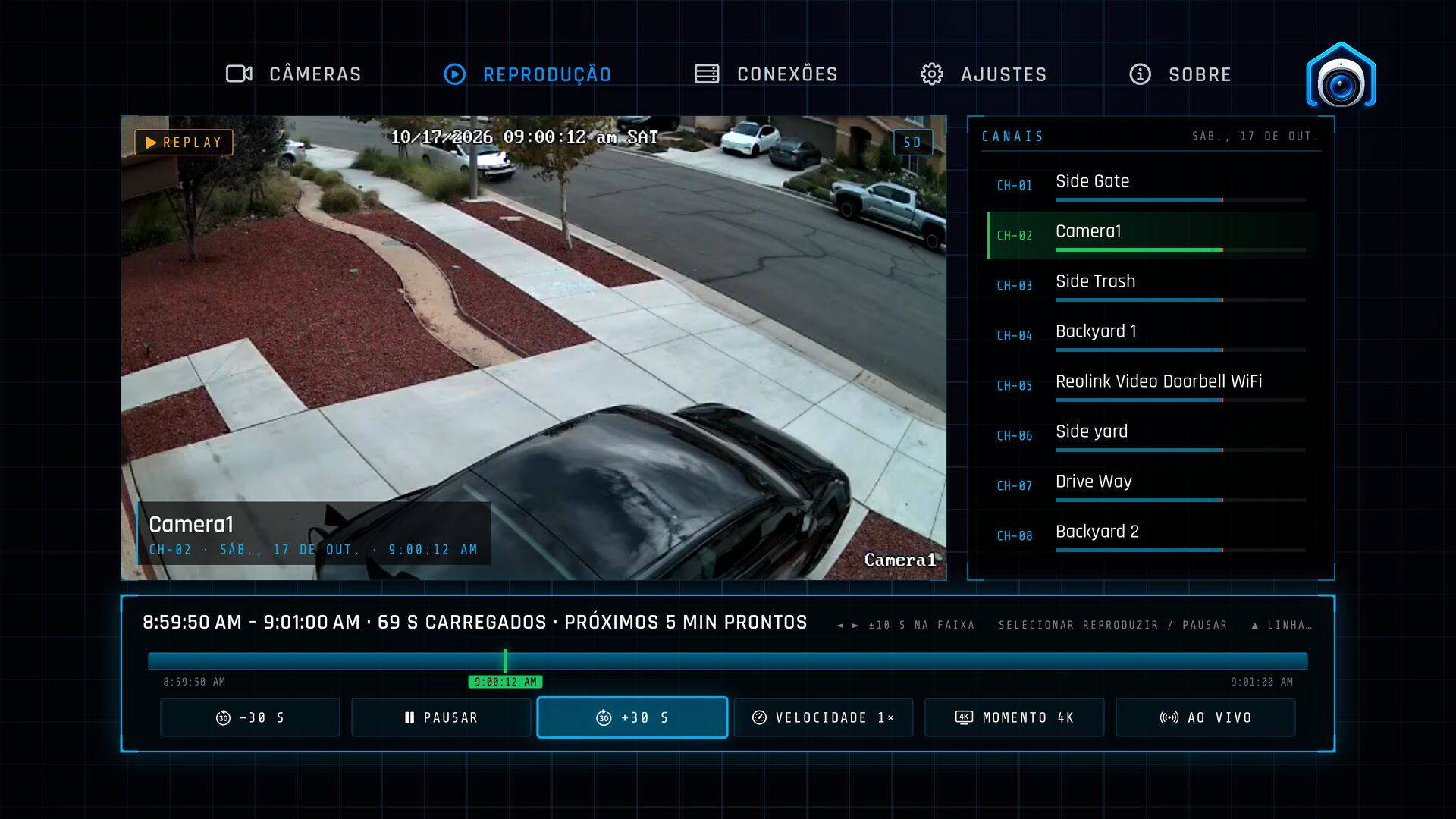 Vídeo gravado a ser reproduzido no separador Reprodução, com a linha temporal e os controlos por baixo: 30 segundos para trás e para a frente, pausa, velocidade, momento 4K e Ir para Em direto.